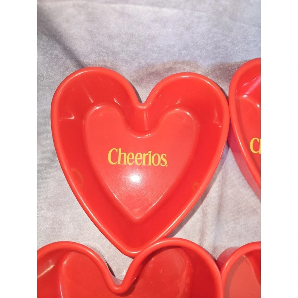 Set Of 4 Red Heart Plastic Cheerios Cereal Bowls - General Mills 2001